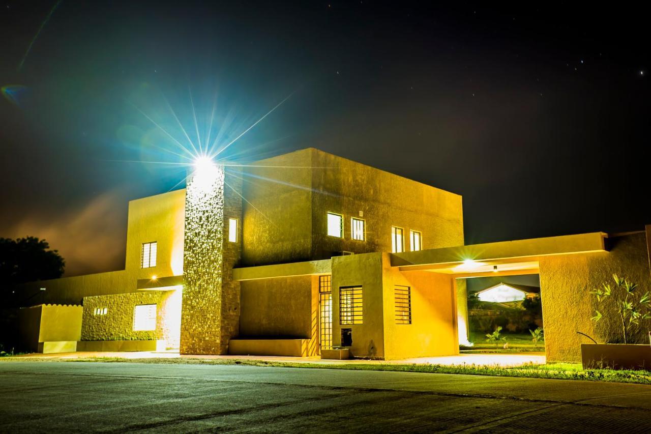 El Suto Apart Hotel San José de Chiquitos Екстериор снимка